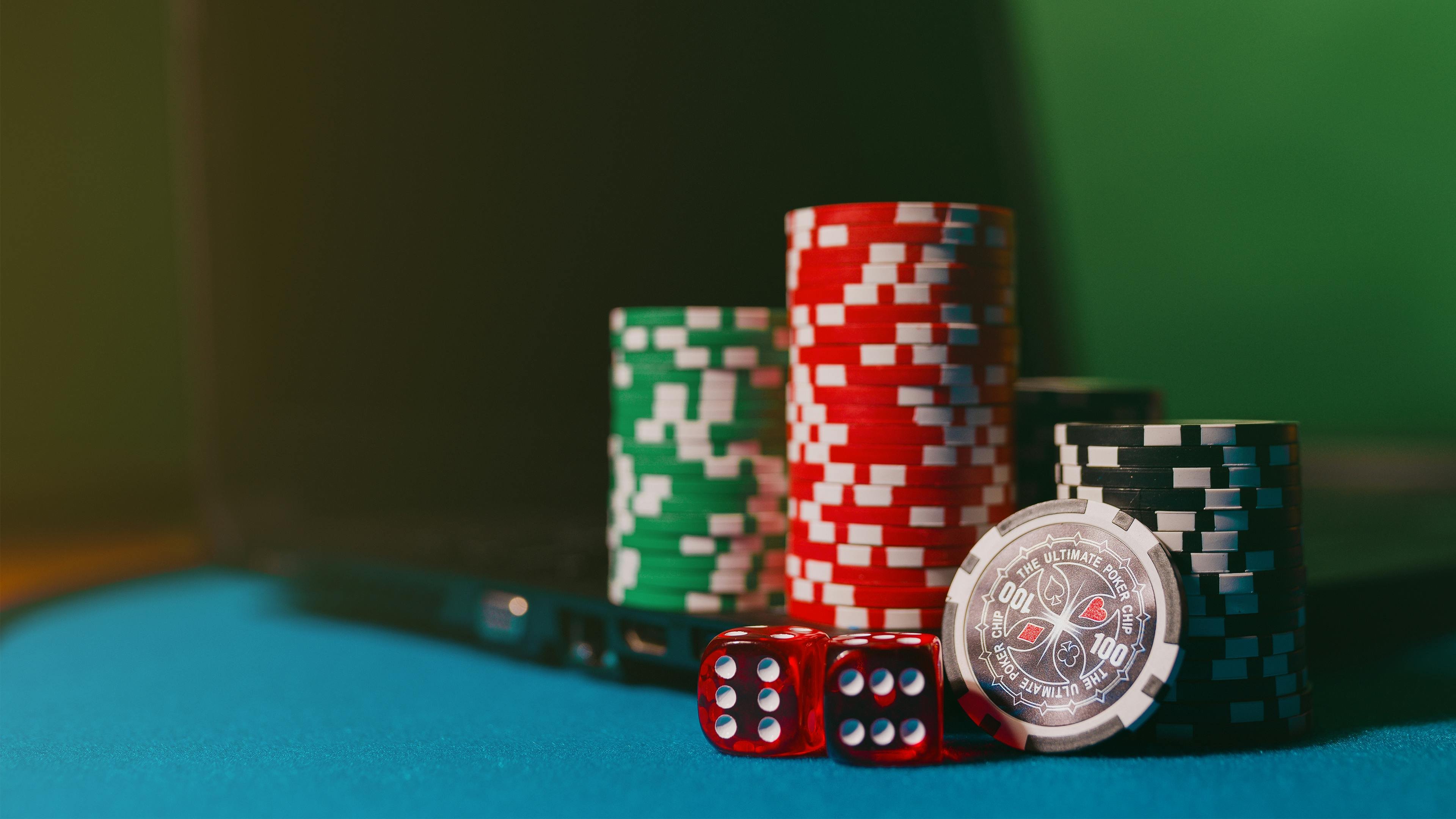 Antarmuka permainan BandarQ di platform goltogel dengan tampilan meja dan pilihan taruhan